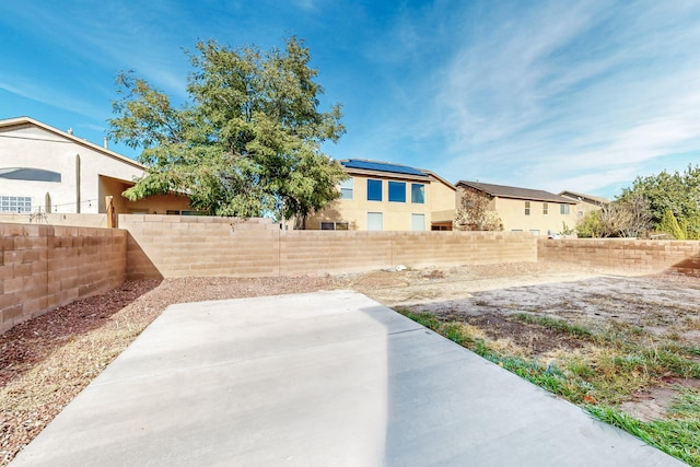 view of yard featuring a patio