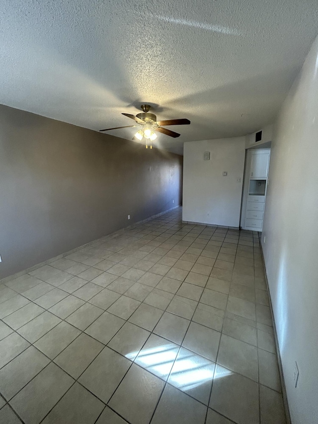 unfurnished room featuring ceiling fan and light tile patterned flooring