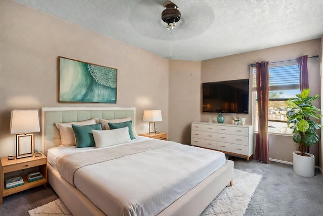 bedroom with ceiling fan, a textured ceiling, and carpet