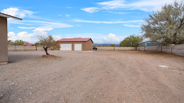 view of yard featuring a garage and an outdoor structure