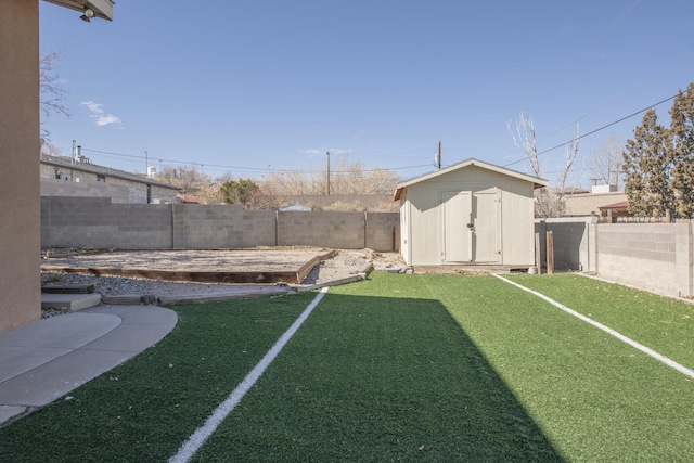 view of yard with a shed, an outdoor structure, and a fenced backyard