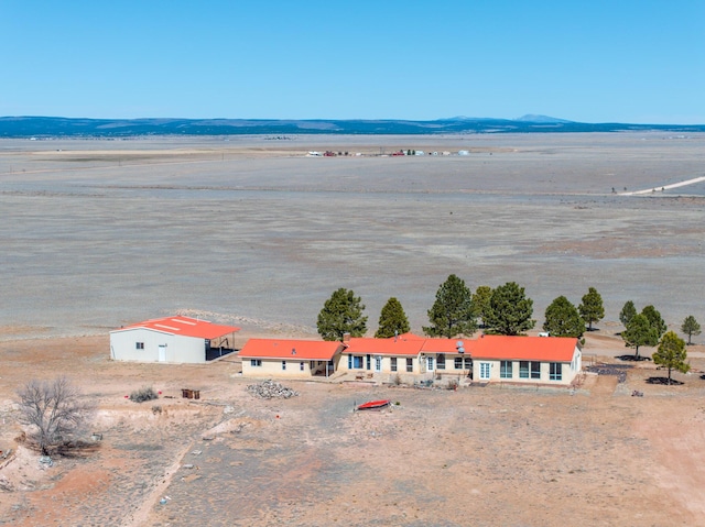 birds eye view of property featuring a mountain view