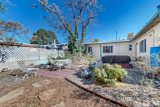 view of yard featuring a hot tub and a patio