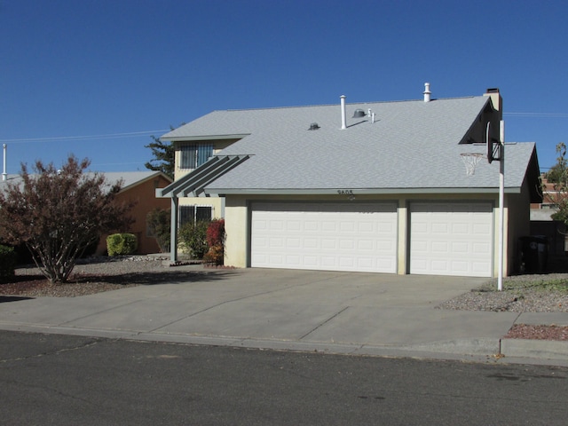 view of front facade featuring a garage