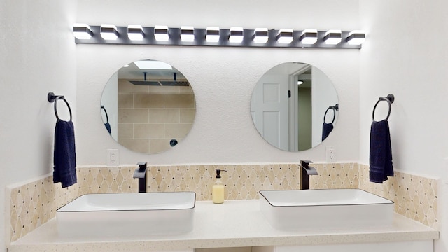 bathroom featuring dual sinks