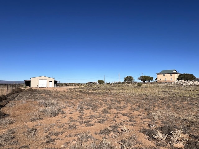 view of yard featuring a rural view