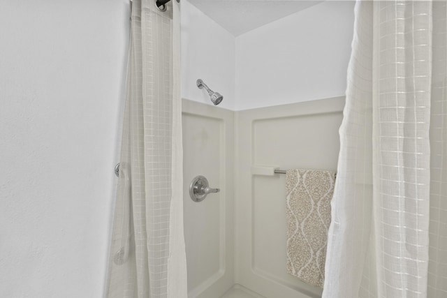 bathroom featuring a shower with curtain