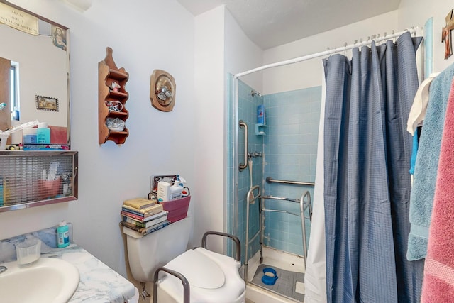 bathroom with vanity, curtained shower, and toilet