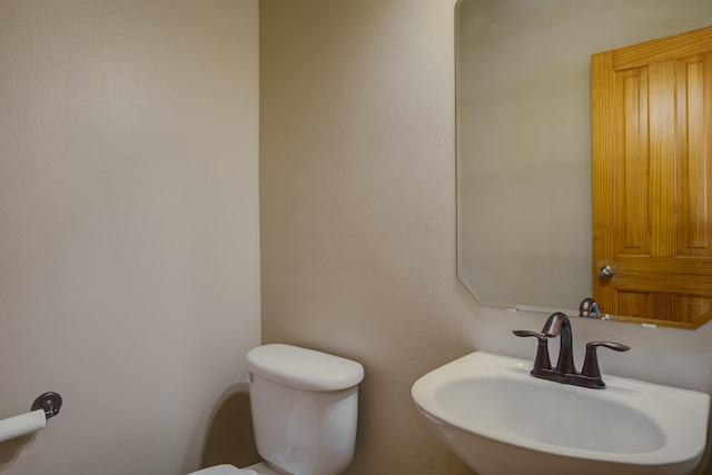 bathroom featuring toilet and sink