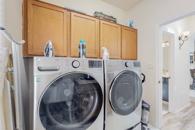 laundry room with cabinets and independent washer and dryer