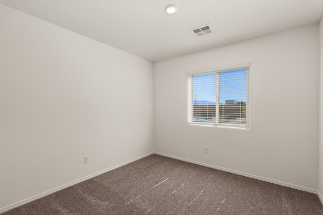 unfurnished room with carpet