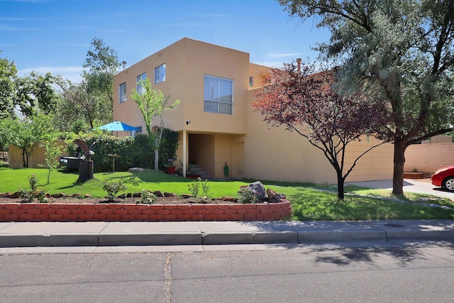 view of front of house featuring a front lawn