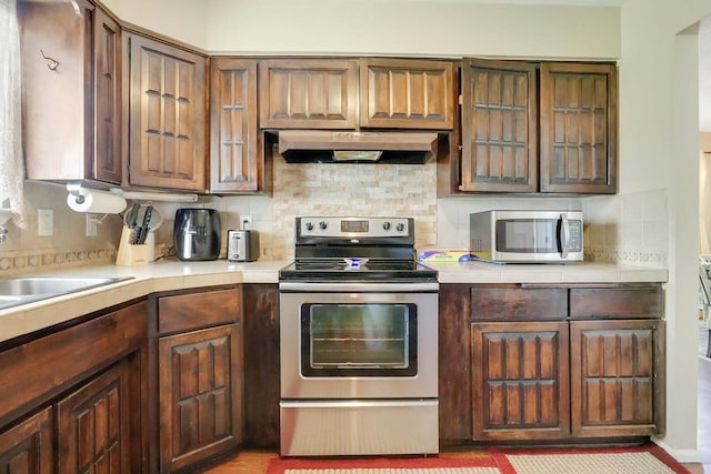 kitchen featuring decorative backsplash, sink, and stainless steel appliances