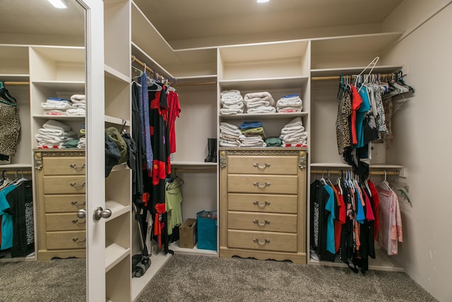 walk in closet featuring carpet flooring