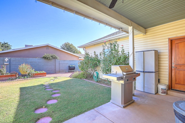 view of yard featuring a patio area and ceiling fan