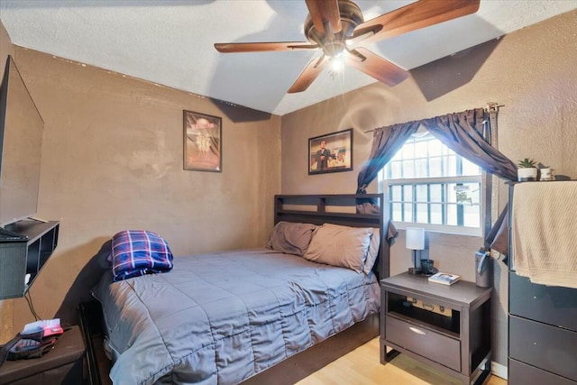 121 Hosher Ave SE, Albuquerque, NM 87102 - bedroom with wood finished floors, a textured wall, vaulted ceiling, and ceiling fan