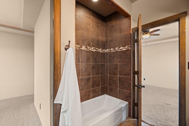 bathroom with tiled shower / bath combo and ceiling fan