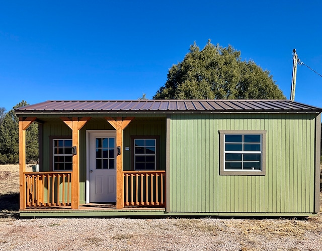 exterior space with an outbuilding