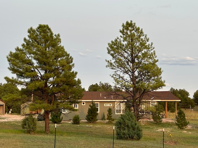 exterior space featuring a front yard