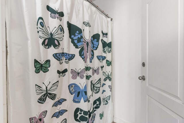 6923 Wrangell Loop NE, Rio Rancho, NM 87144 - bathroom featuring a shower with curtain