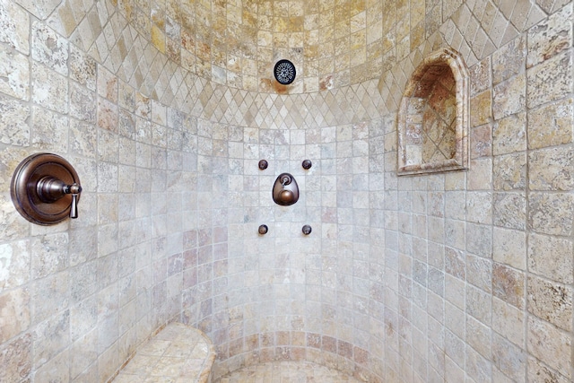 details featuring tiled shower