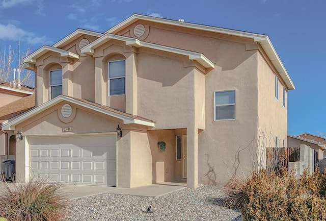 view of front facade featuring a garage