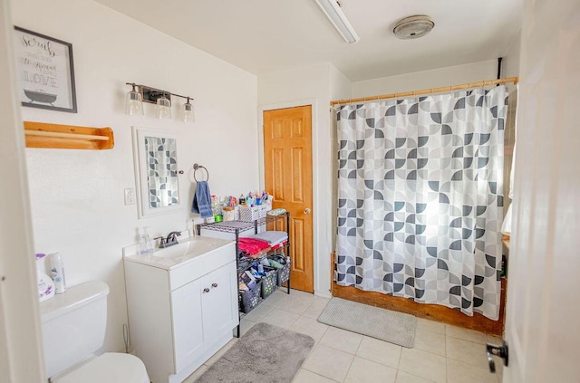 bathroom featuring tile patterned floors, a shower with curtain, vanity, and toilet