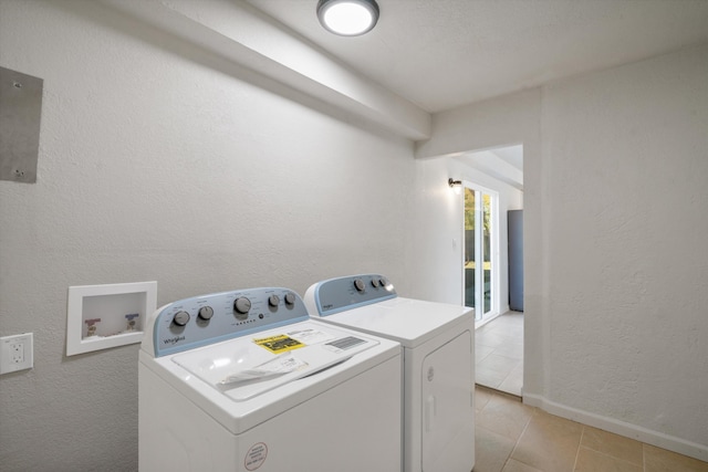 laundry room featuring light tile patterned floors and independent washer and dryer