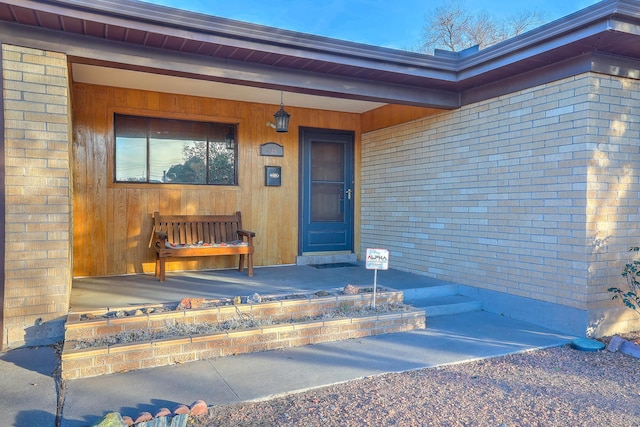 entrance to property featuring covered porch