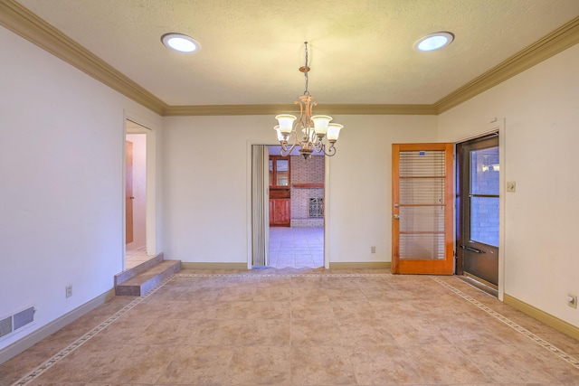 unfurnished room featuring a textured ceiling, an inviting chandelier, and crown molding