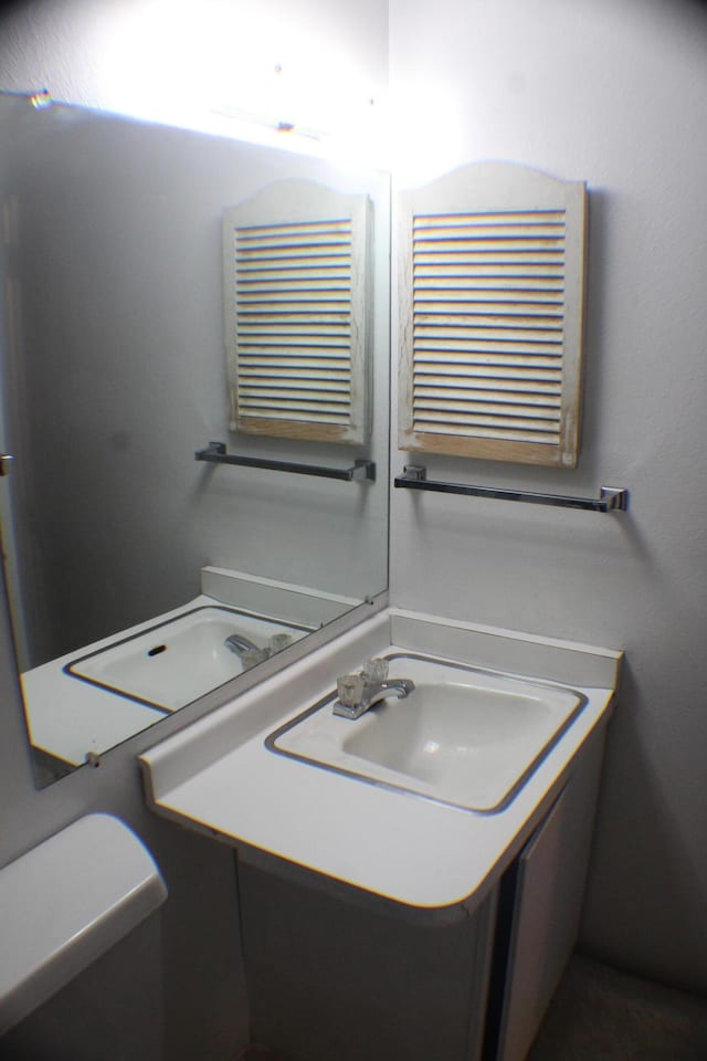 bathroom featuring toilet and sink