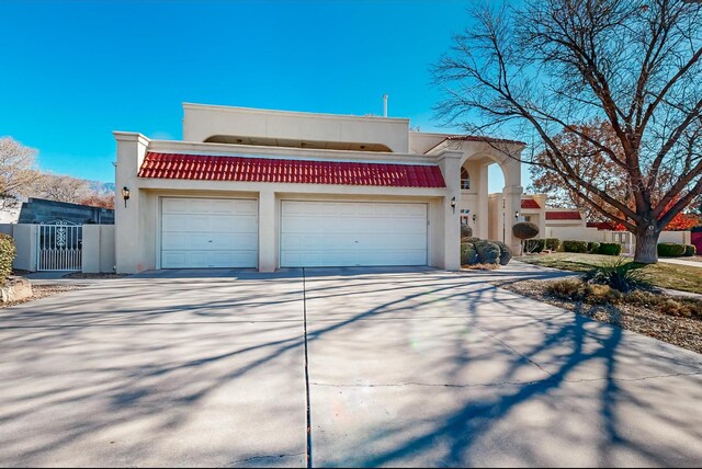 view of front facade with a garage