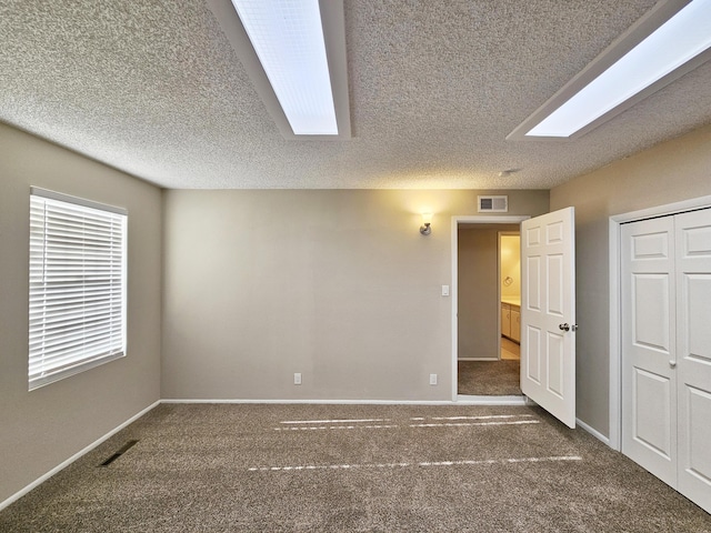 unfurnished bedroom featuring carpet and a textured ceiling