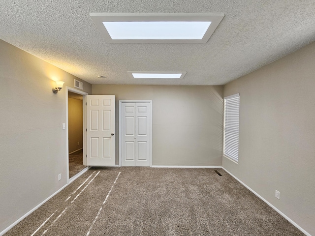 unfurnished bedroom featuring carpet, a textured ceiling, and a closet