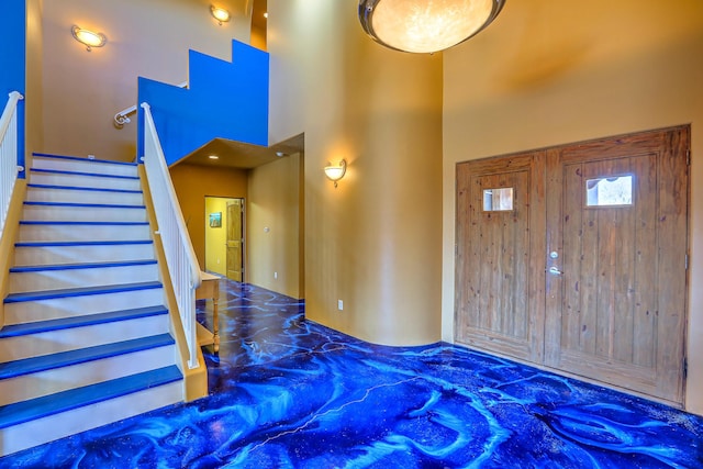 entryway featuring a towering ceiling