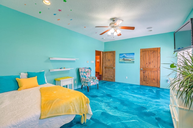 bedroom featuring a ceiling fan and a textured ceiling