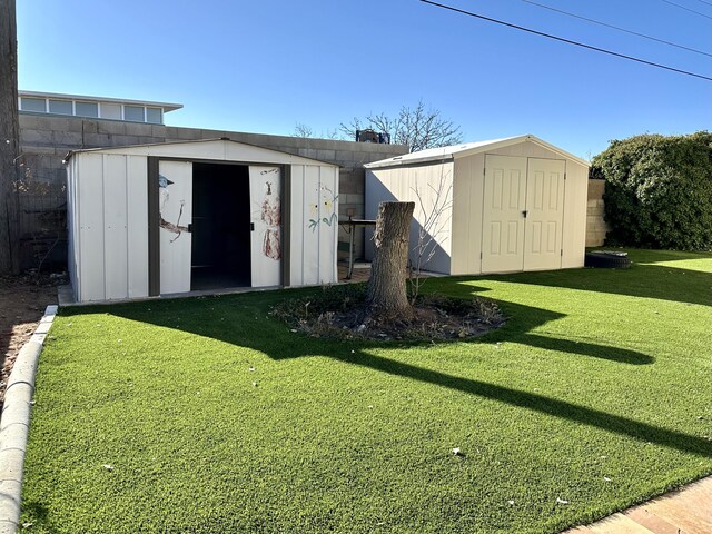 view of outdoor structure featuring a yard