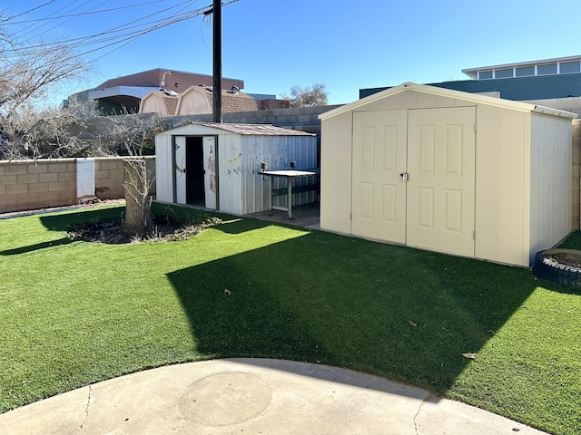 view of yard with a shed