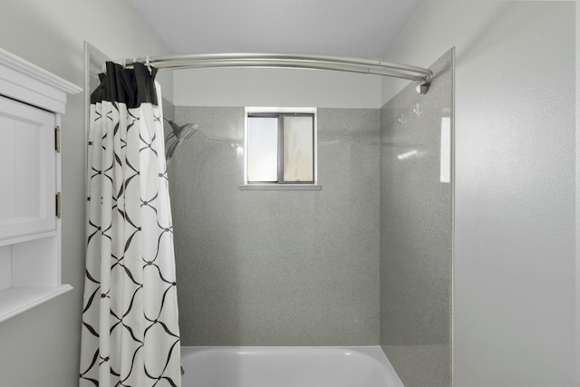 bathroom with shower / tub combo with curtain