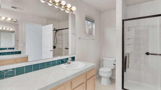 bathroom featuring toilet, vanity, decorative backsplash, a textured ceiling, and an enclosed shower