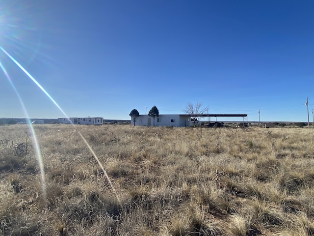 view of yard featuring a rural view