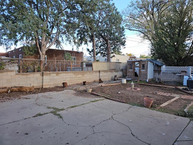 view of yard with a patio