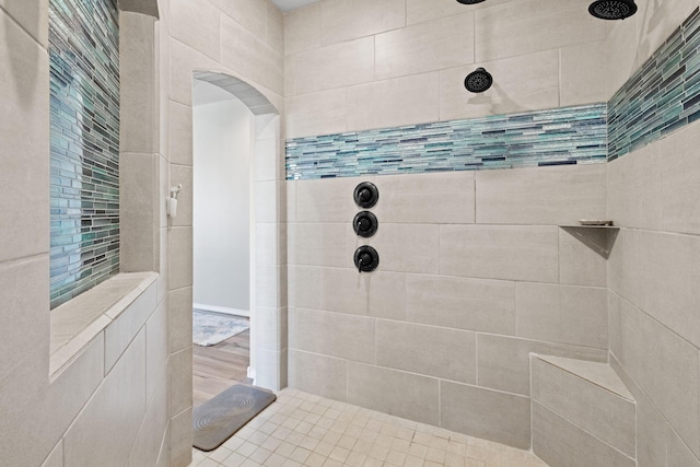 bathroom featuring tiled shower