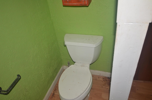 bathroom featuring toilet