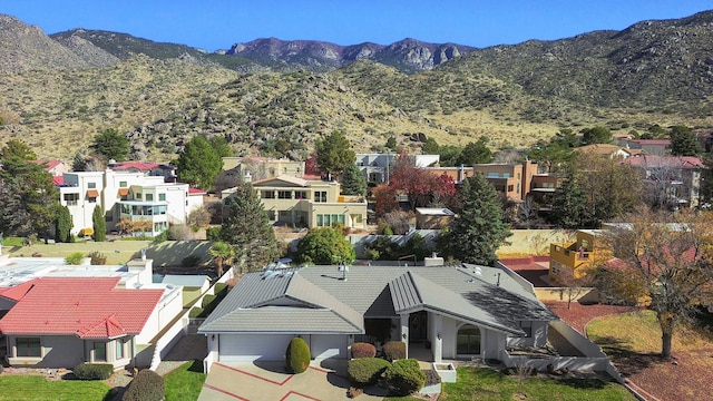 drone / aerial view featuring a mountain view