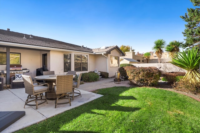 view of yard with a patio area