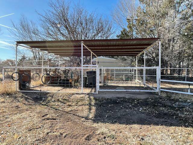 exterior space featuring an outbuilding