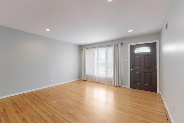 entryway featuring recessed lighting, visible vents, baseboards, and light wood finished floors