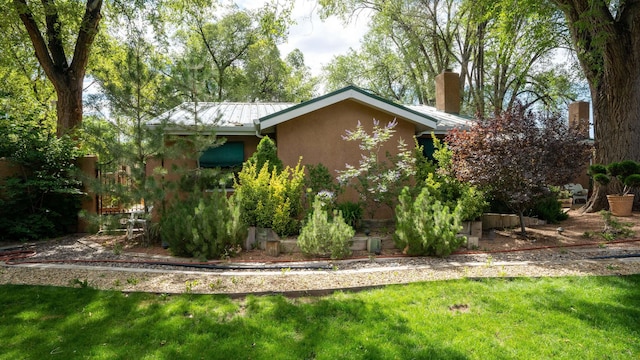 exterior space featuring a lawn