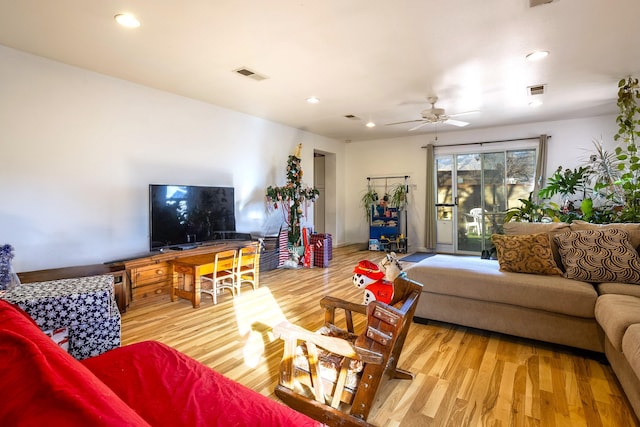 living room featuring a ceiling fan, recessed lighting, visible vents, and wood finished floors